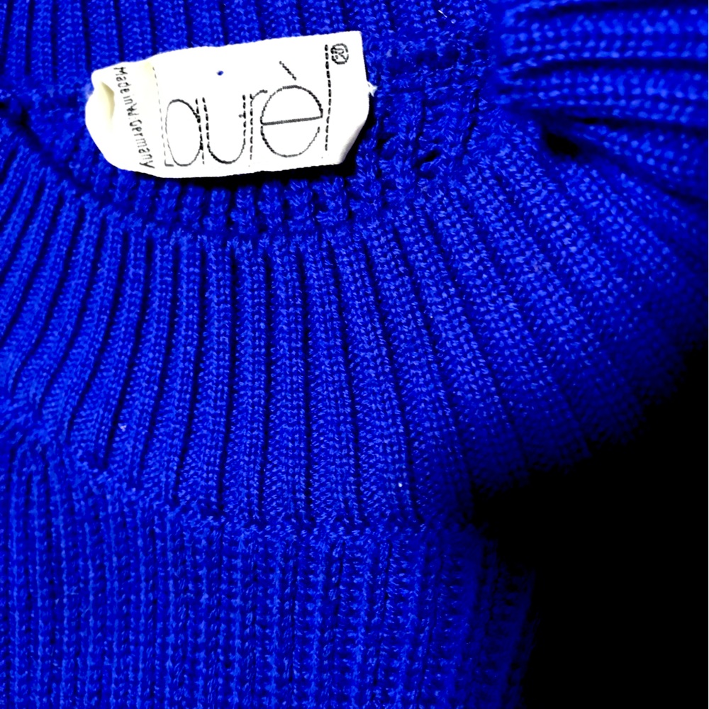 Laurel Escada 2 items SWEATER AND SKIRT